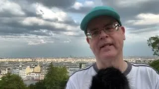 On the mountain of the Martyrs - It’s time to learn English - At Montmartre in Paris